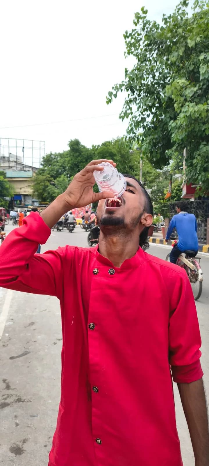 Community outreach and distribution activity — photograph 4