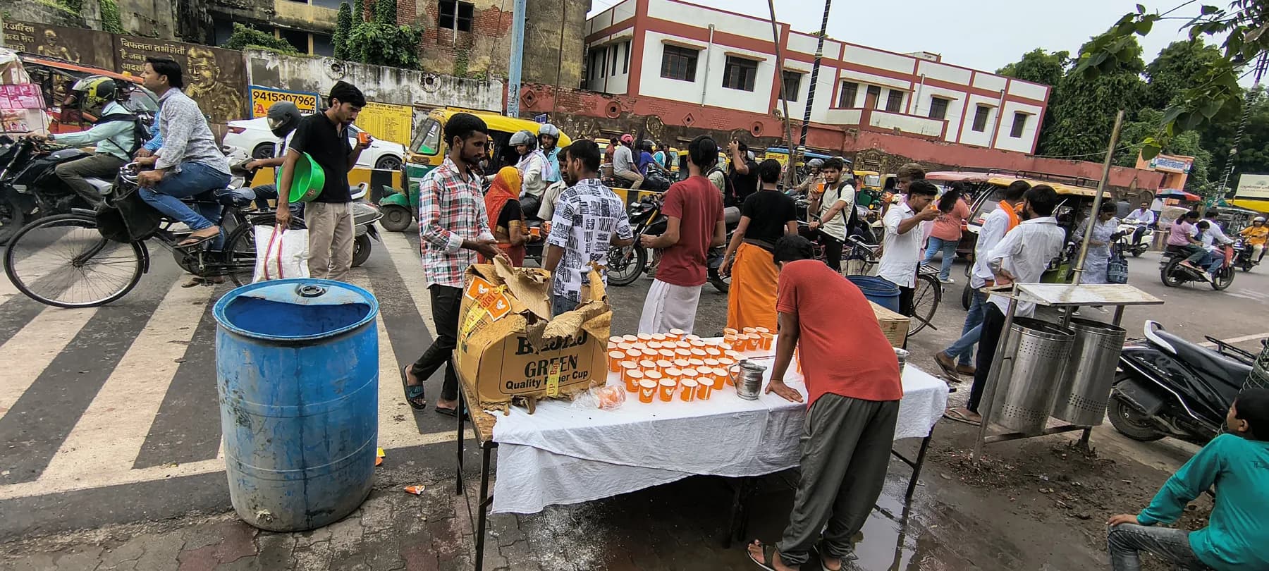 Community outreach and distribution activity — photograph 8