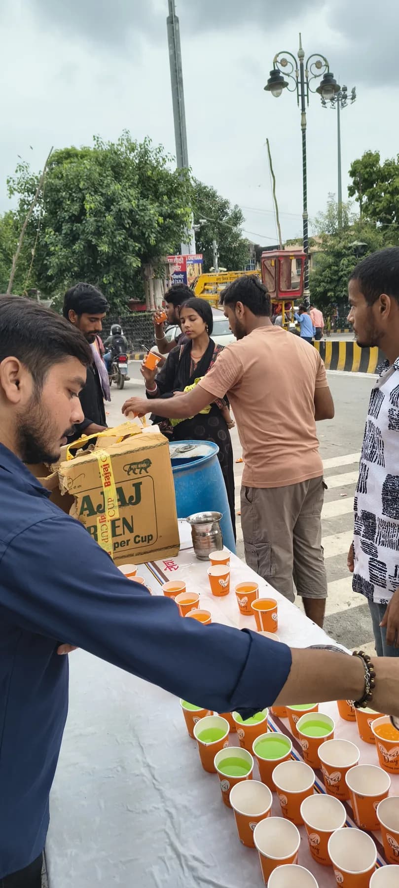 Community outreach and distribution activity — photograph 11