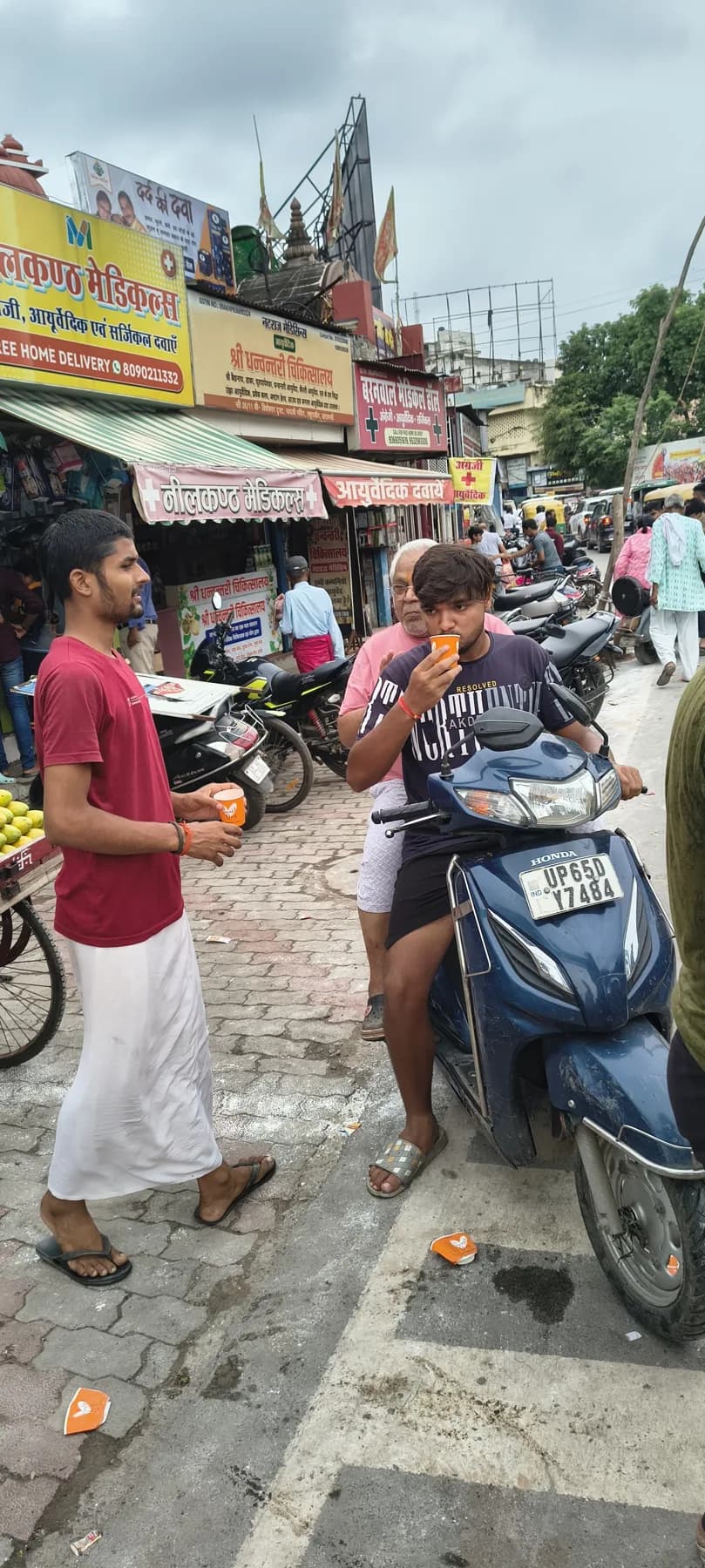 Community outreach and distribution activity — photograph 13