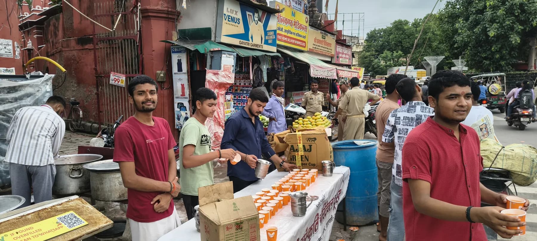 Community outreach and distribution activity — photograph 14